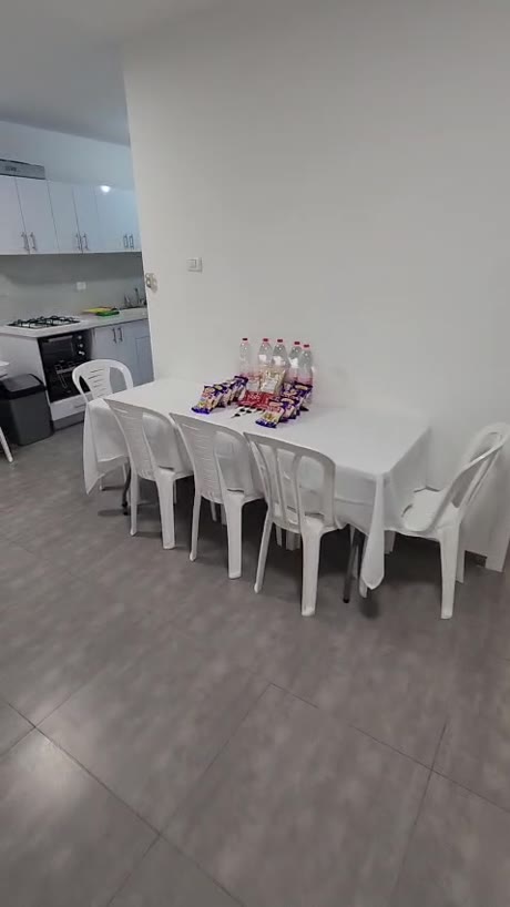 פינת אוכל מרווחת בדירה מנוהלת ברמת גן